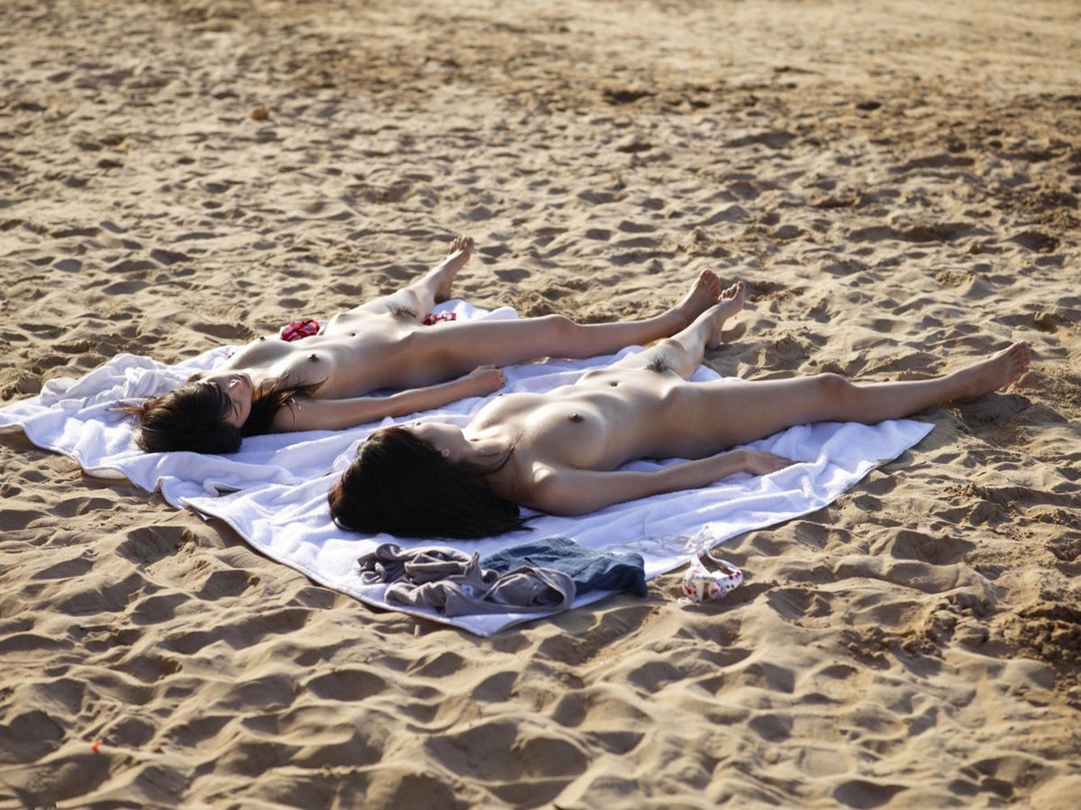 Two Skinny Korean Shows Pussy On The Beach — Asian Sexiest Girlsasian Sexiest Girls