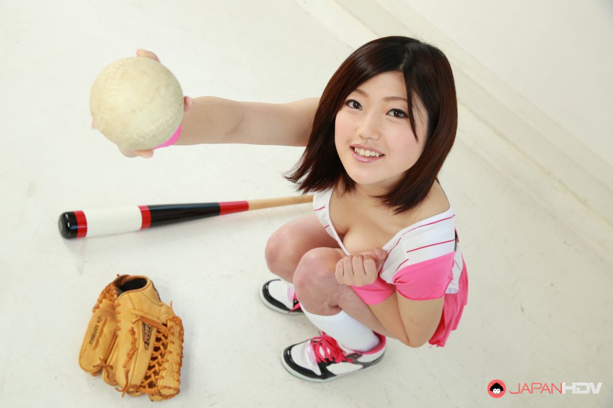 Baseball fan Kiara Minami is so sexy and hot
