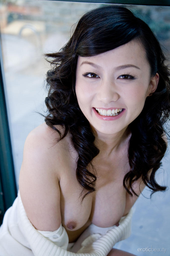 Mellenney's charming Asian allure portrays an adorable and youthful babe with a seductive eyes, and sensual poses, clad in white stiletto shoes that showcase her sexy smooth legs. 