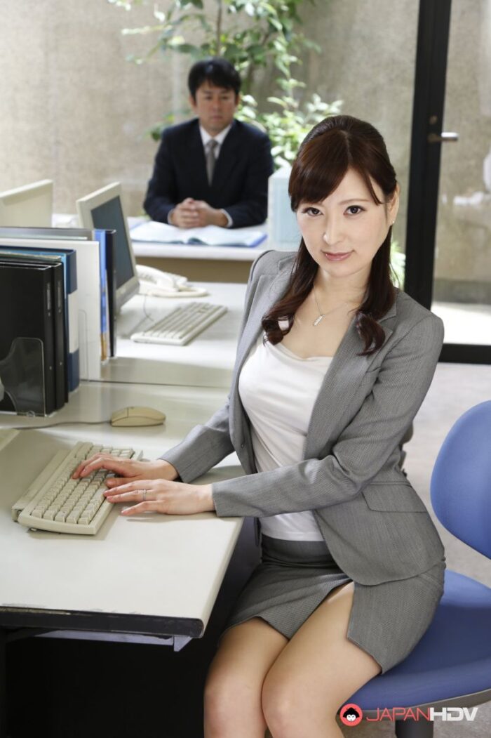 Who want Noeru Mitsushima like new office lady?