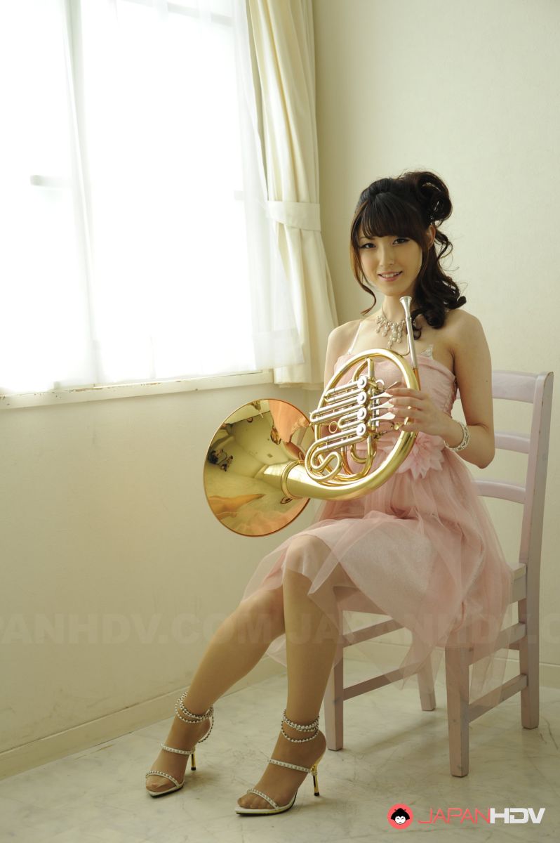 Sexy Kanako Iioka gets naked after a horn concert