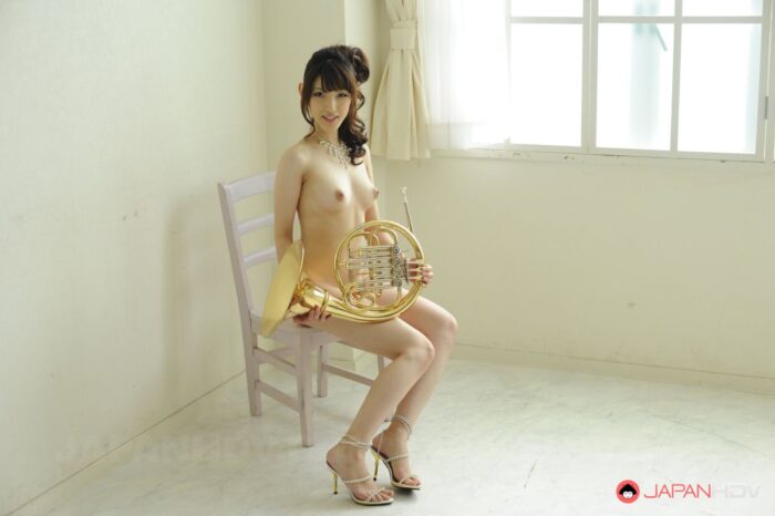 Sexy Kanako Iioka gets naked after a horn concer