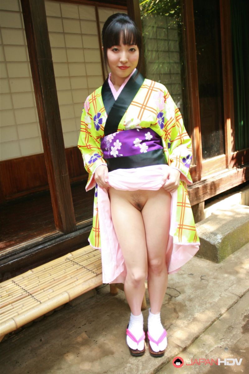 Dark haired Japanese lady in a kimono showing her fine vagina