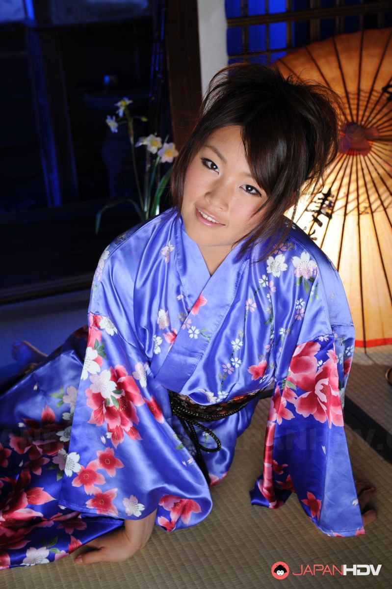 Great looking Japanese girl Nene Nagasawa in a amazing blue kimono