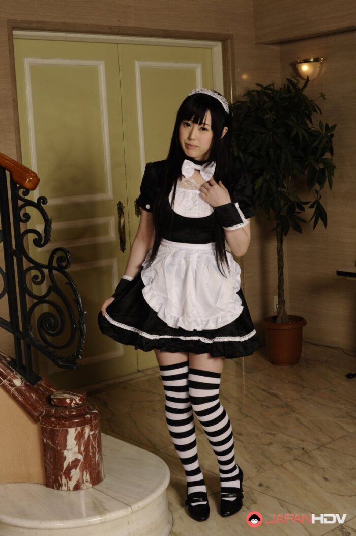 Naughty maid Machiko Ono can’t stop to show her shaved pussy