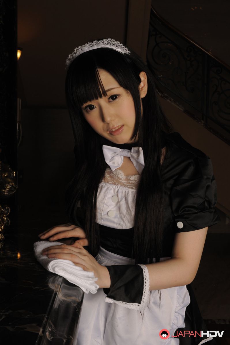 Naughty maid Machiko Ono can't stop to show her shaved pussy