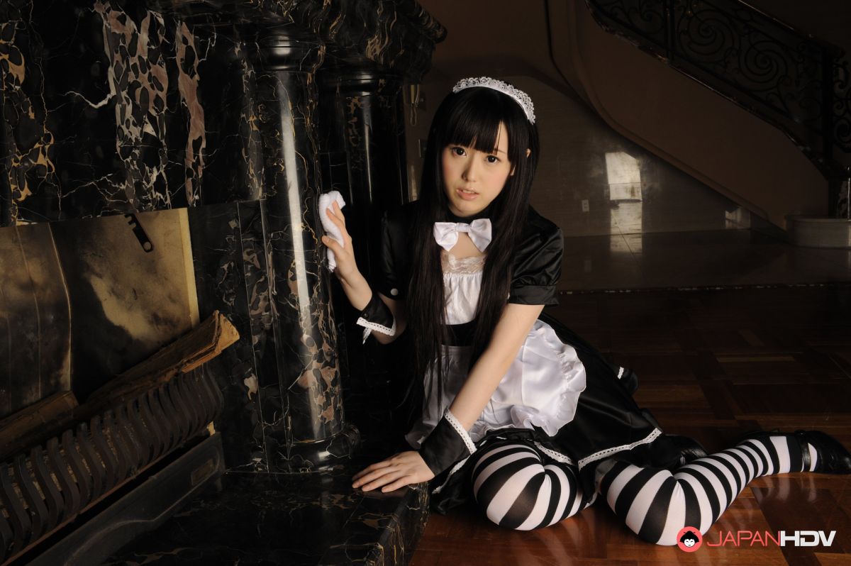 Naughty maid Machiko Ono can't stop to show her shaved pussy