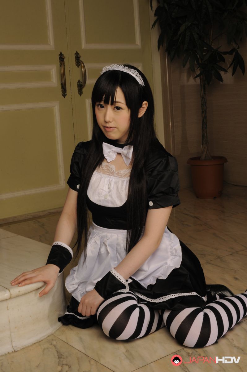 Naughty maid Machiko Ono can't stop to show her shaved pussy