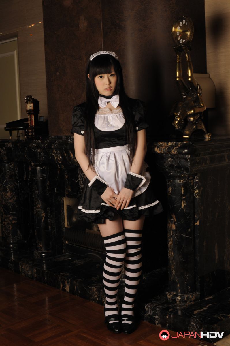 Naughty maid Machiko Ono can't stop to show her shaved pussy