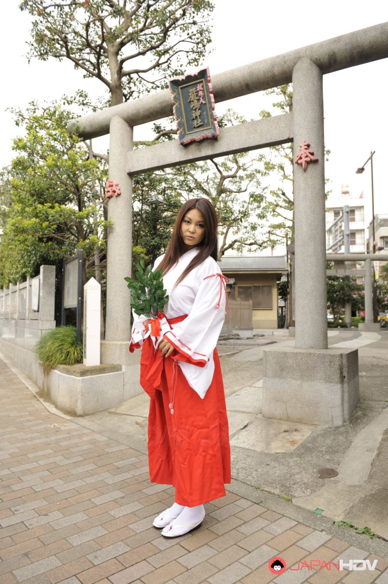 Sexy Airi Ai shows hairy pussy under short kimono for pictures.