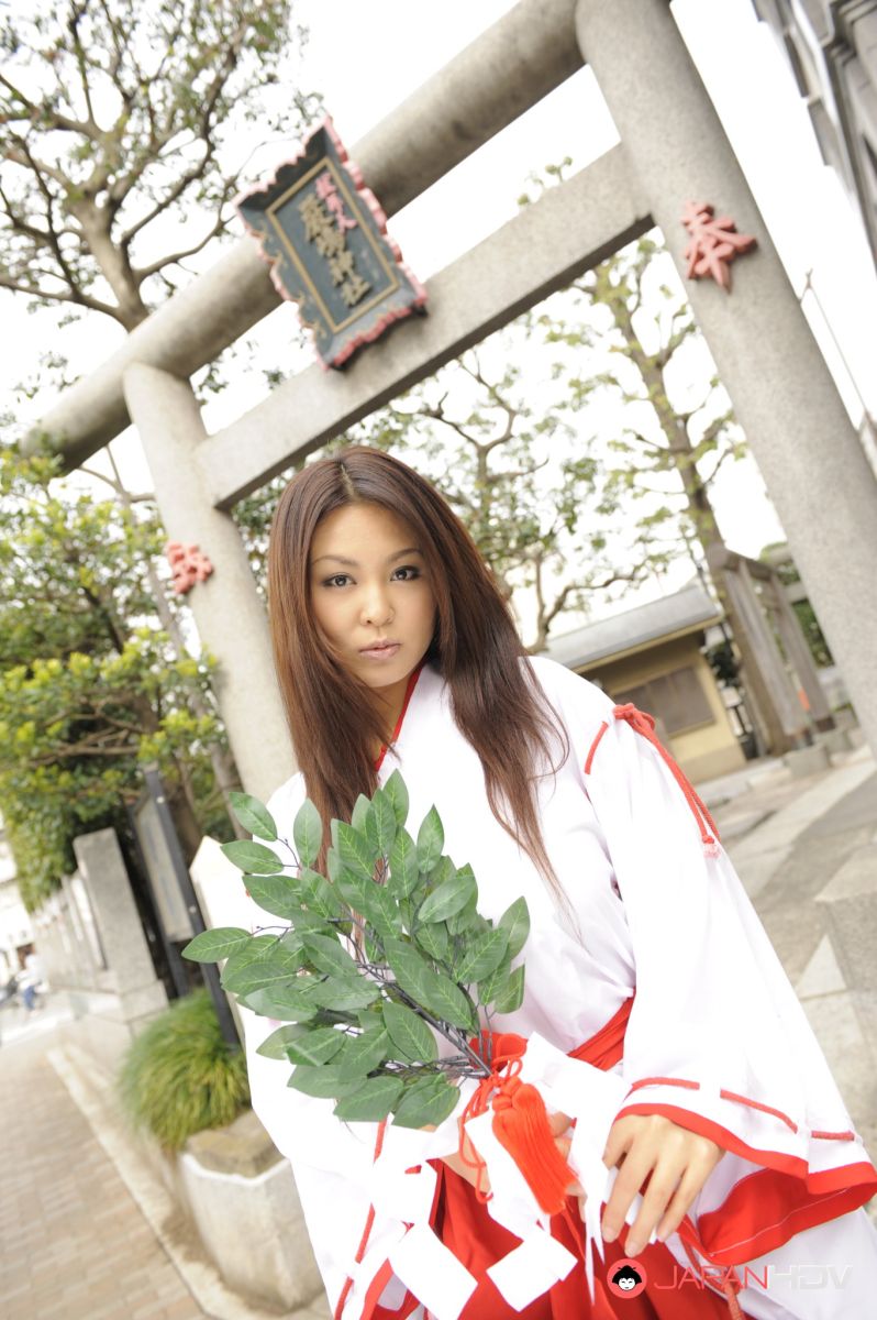 Sexy Airi Ai shows hairy pussy under short kimono for pictures.