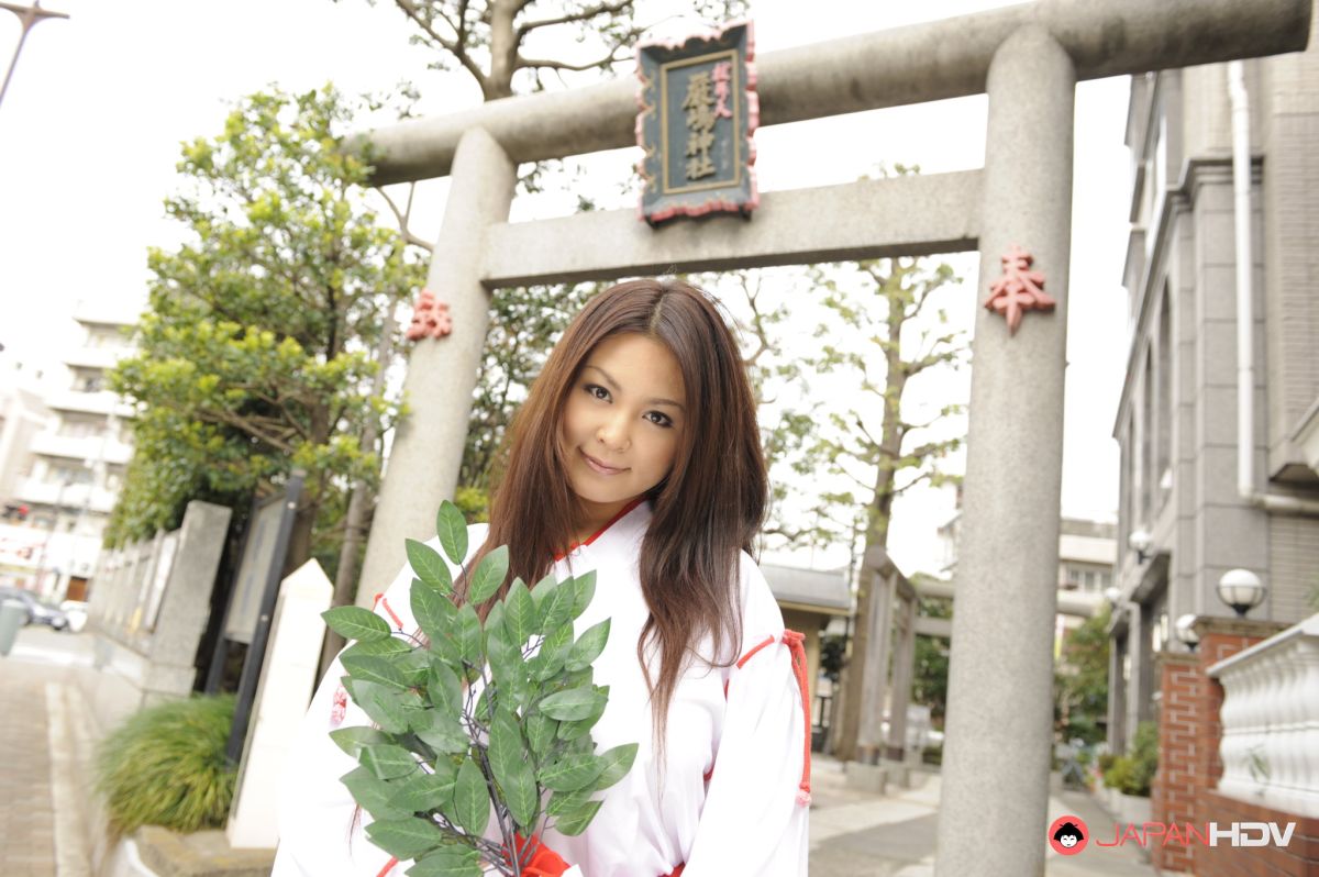 Sexy Airi Ai shows hairy pussy under short kimono for pictures.