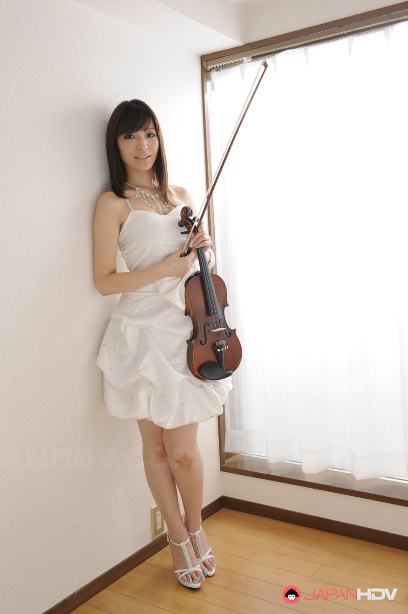 Sexy Yuria Tominaga is violonnist and slut