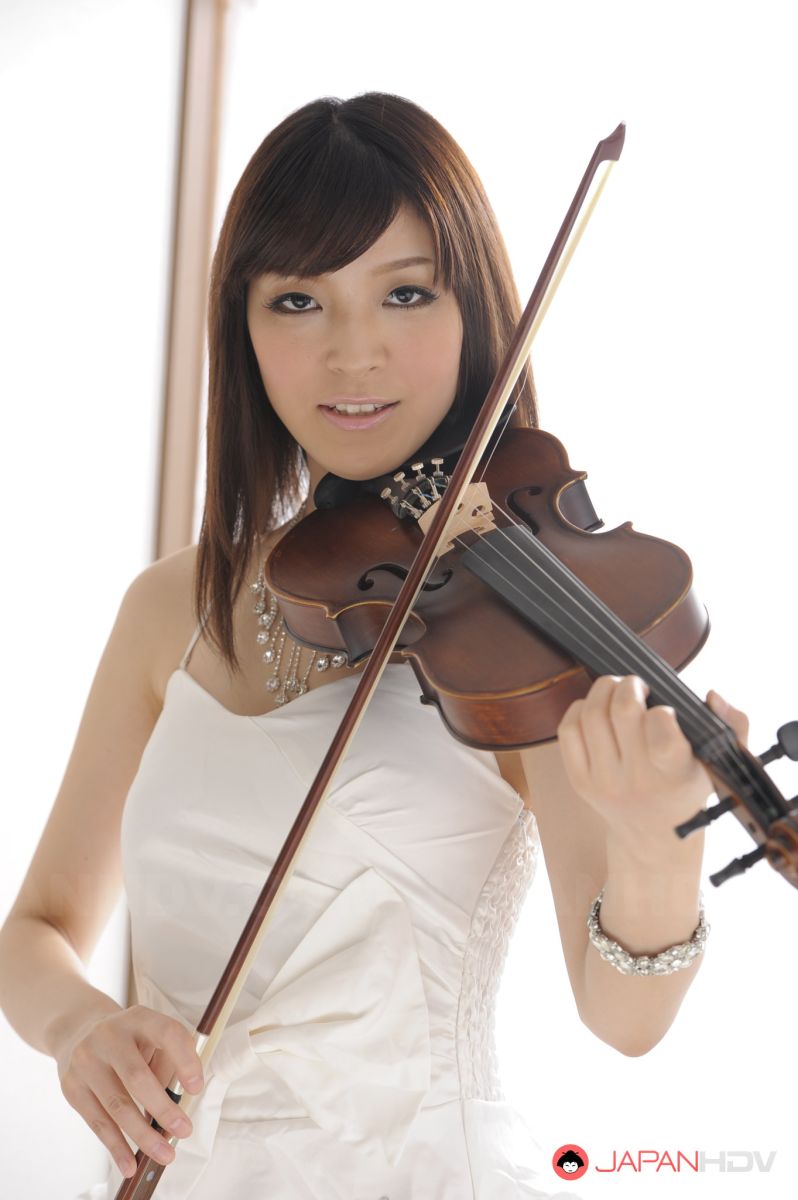 Sexy Yuria Tominaga is violonnist and slut