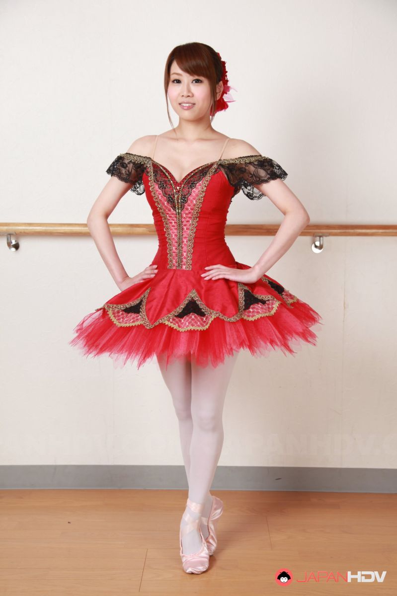 Beautiful ballerina Ririka Suzuki shows her magnificent natural tits