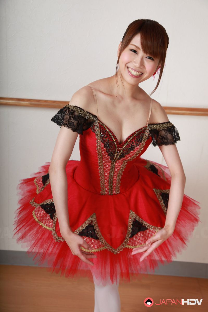 Beautiful ballerina Ririka Suzuki shows her magnificent natural tits