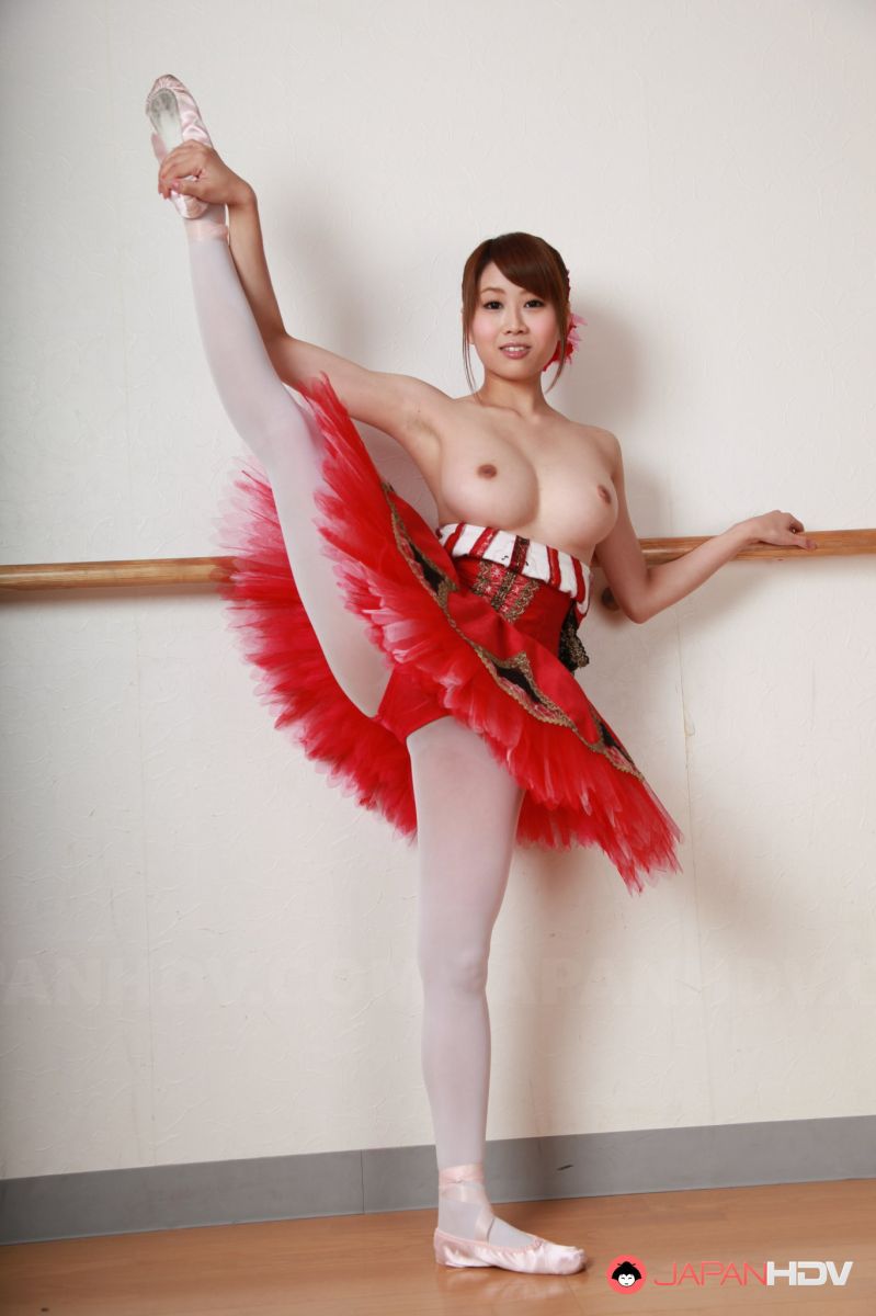 Beautiful ballerina Ririka Suzuki shows her magnificent natural tits