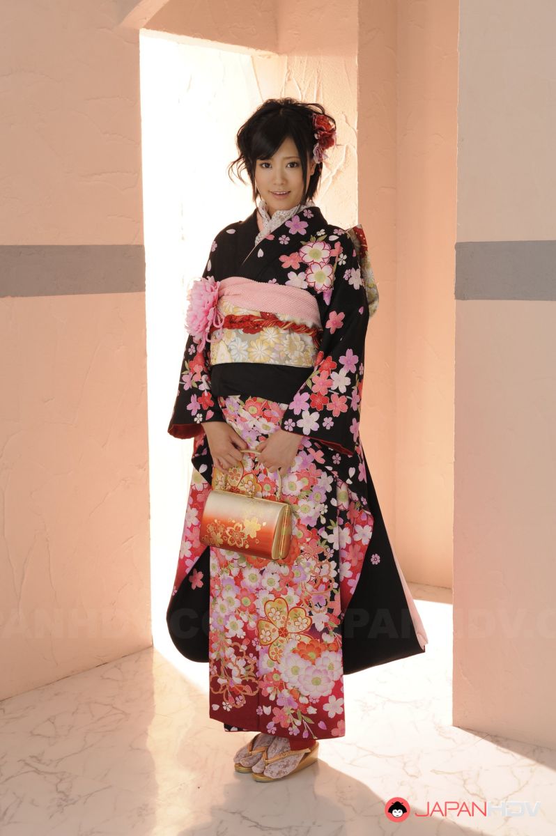 Uta Kohaku, Sanae Momoi, Hina take beautiful kimonos off and show tits