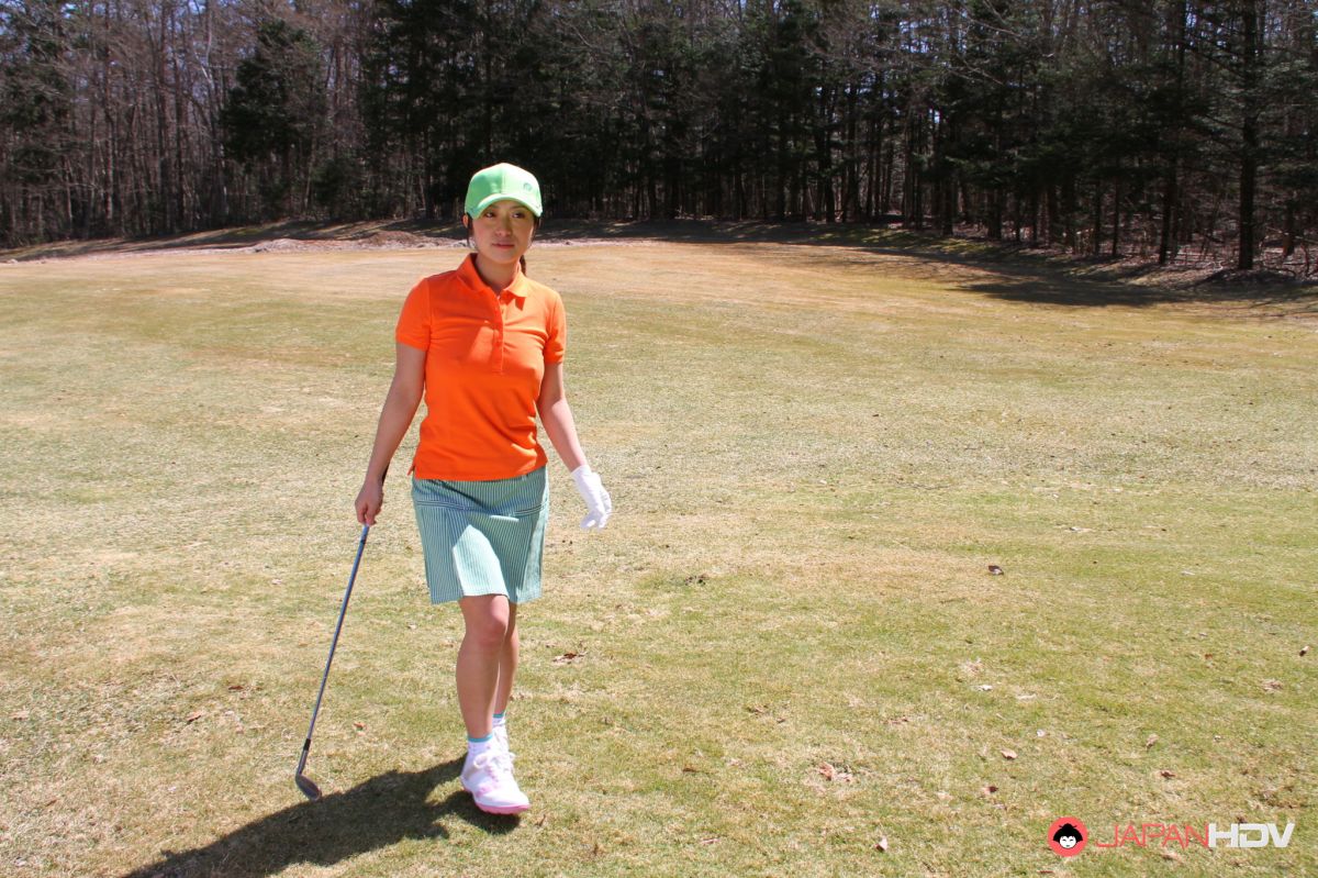 Nana Kunimi likes to play sexy golf and to show her wonderful vagina